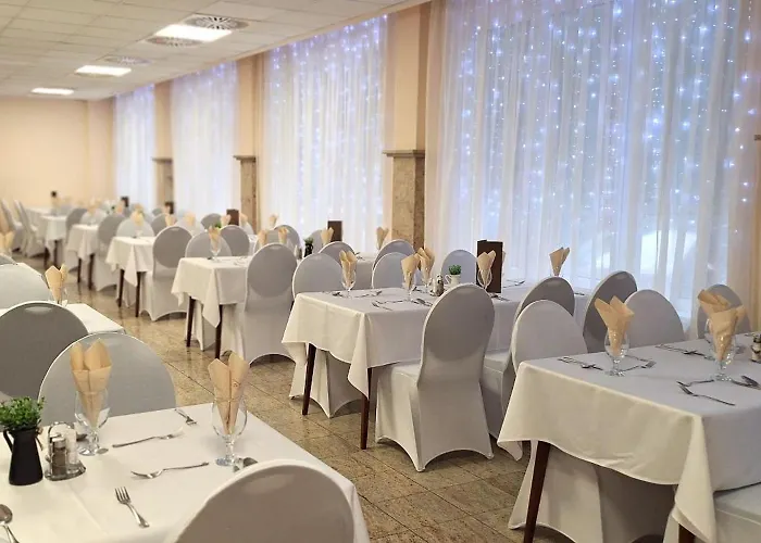 汉加罗斯帕温泉酒店 3*